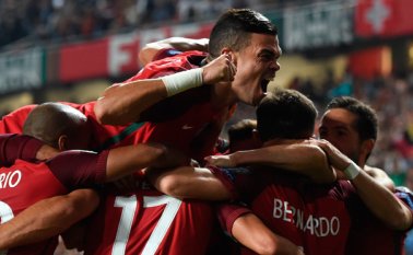 La estrella portuguesa contó con su mejor ocasión en el minuto 79, en un mano a mano con el portero Sommer, pero el guardameta consiguió hacerse con el balón cuando Cristiano Ronaldo trató de regartearlo. AFP