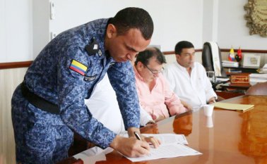 Desde ayer se inició el deshacinamiento de las estaciones de Policía, CAI y URI de Cúcuta, con la firma del acuerdo derivado del diálogo entre el sindicato del Inpec y la Alcaldía. Cortesía