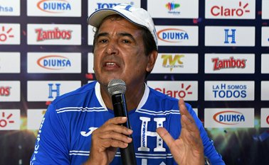 El técnico colombiano Jorge Luis Pinto puso a Honduras en la ruta a Rusia-2018 cuyo tiquete deberá buscarlo en repechaje. AFP