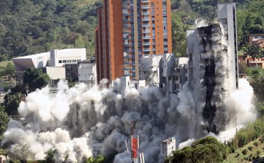 El 12 de octubre de 2013, a las 8:20 p.m., se desplomó la torre 6 del edificio Space, un proyecto residencial de El Poblado. Colprensa