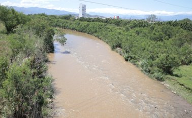 A las aguas del río Pamplonita descargan a diario el 78% de las aguas negras de Cúcuta. César Obando