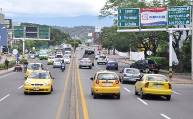 Entre los miles de carros que transitan en Cúcuta, hay cada vez más automotores con placas venezolanas, algunos de ellos modelos 2016. Archivo