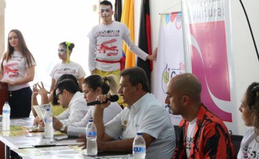 En la Alcaldía de Cúcuta se cumplió la presentación de la Fiesta del Teatro, con la participación de los secretarios de Cultura del municipio y del departamento, José del Carmen Ortiz y César Ricardo Rojas. Cortesía