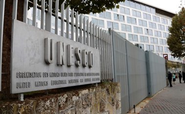 Israel calificó la institución de "teatro del absurdo donde se deforma la historia en lugar de preservarla". AFP