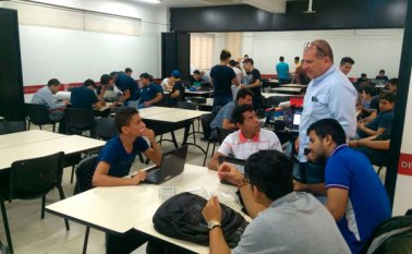 Unos 80 jóvenes se animaron a poner sus conocimientos a prueba y crearon nuevas alternativas digitales para la región. Cortesía