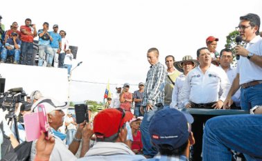 El ministro de Agricultura, Juan Guillermo Zuluaga, destacó la voluntad de diálogo para resolver los conflictos de más de 5.000 agricultores y anunció ayudas para los ganaderos, productores de lácteos y líderes comunales del Catatumbo. Edinsson Figueroa