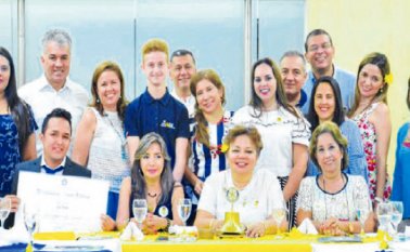 Jennifer Madarriaga, Said Manzano, Yaneth Ricón, Lucas , Ricardo Suárez, Fabiola Gélvez, Yajaira Gutiérrez, Ignacio Duarte, Amparo Lizcano, Juan Carlos Suárez, Heidy Labrador y Yezmín Vargas. Sentados: Luis Alberto Páez Lizarazo, Lucy Cordero, María Eudoxia Becerra e Isabel Paredes. Especial