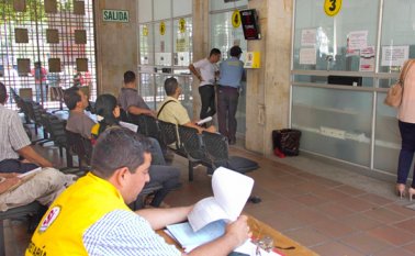 La alcaldía ha anunciado que quienes no paguen están sujetos a los embargos pues ya se les han dado plazos y descuentos. Archivo La Opinión