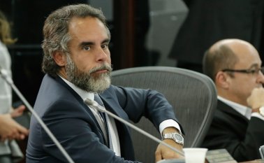 El abogado Jaime Lombana pidió a la Corte que investigue si el senador Armando Benedetti participó en una colecta de 1.600 millones de pesos para callar a un testigo. Colprensa