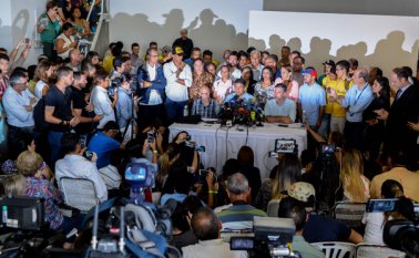 Aún no está claro qué pasaría si los gobernadores son destituidos por no juramentarse, pero la Constituyente tiene poderes absolutos y seguramente será la que decida cómo serán sustituidos. AFP