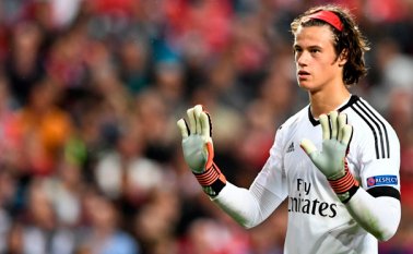 Mile Svilar, portero del Benfica. AFP
