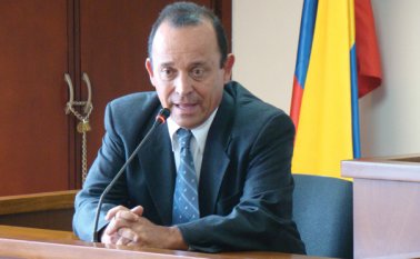 La sala desvirtuó que el Juzgado Primero Penal del Circuito Especializado de Antioquia haya vulnerado los derechos fundamentales a Santiago Uribe, al prorrogar de oficio la medida de aseguramiento en su contra. Colprensa