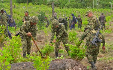 La fuerza pública atribuye el asesinato de los labriegos a disidencias de la exguerrilla Farc. AFP