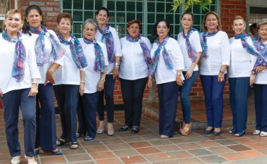 Piedad Valero de Salgar, Livia Cervantes, Martha de Salgar, Teresa Lizarazo, María Nella Hernández de Assaf, Gladys de Mateus, Judith de Gómez, Eliana Porras, Nancy de Parra, Consuelito de Flórez y Rosalba de Rudez, integrantes del voluntariado. Mario Franco