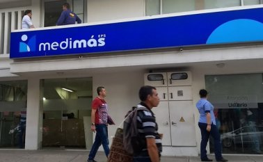 Con la compra de la entidad, el grupo logró compensar la deuda de la EPS aportando los $400.000 millones al valor total de Cafesalud y su red de clínicas Esimed, que alcanzó los $1,4 billones.  Archivo La Opinión