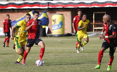 El Cúcuta Deportivo supo resolver un complicado partido ante Leones, y después de empezar perdiendo empató y ganó sobre el final. Mario Franco