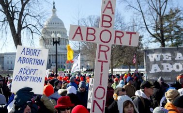 La corte federal de apelaciones de Washington anuló la decisión tomada el viernes por dos de sus jueces, que extendía la prohibición del aborto a esta joven de 17 años.  AFP