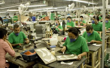 Empresas del sistema de moda contarán con dos líneas de crédito que suman $90.000 millones y tienen cinco años de tiempo de pago, así como seis meses de gracia. Archivo