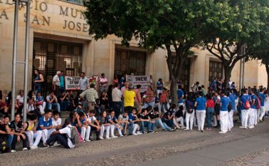 Ayer, los estudiantes de ambos colegios, manifestaron su inconformismo por el traslado y la fusión que plantea la secretaría de Educación del Municipio. Mario Caicedo