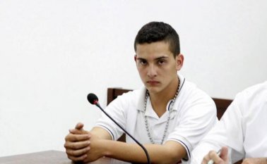 Una vez logrado su cometido, los asesinos huyeron, mientras que la mujer malherida perdió el control del carro y chocó contra un camión. Colprensa