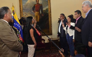 Ante la Asamblea Nacional constituyente de venezuela se juramentaron el lunes cuatro de los cinco gobernadores de la oposición, entre éstos la mandataria del Táchira. AFP
