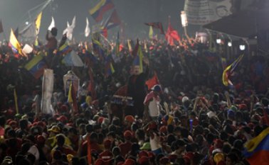 Luego de conocer los resultados que dieron como ganador al presidente Hugo Rafael Chávez Frías.
