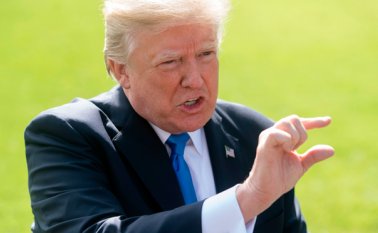 ace un mes, al reunirse en Washington con Rajoy, el mandatario estadounidense, Donald Trump, había abogado por una España "unida" ante la deriva secesionista de Cataluña. AFP