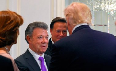 La misiva de Trump (derecha) indica que Estados Unidos quiere apoyar los esfuerzos antinarcóticos de Colombia. Colprensa