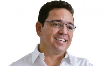 "Por orden de una juez, una tutela en torno a un desacato al no reconocer una pensión sin el lleno de los requisitos, no podemos viajar a la ciudad de Caracas" dijo en Twitter. Tomada de Twitter