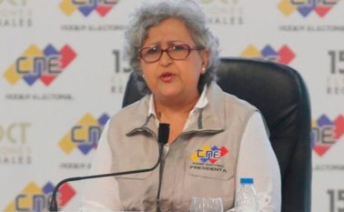 La presidenta del CNE, Tibisay Lucena, informó que mañana se abrirá el sistema de postulaciones para que así las organizaciones con fines políticos comiencen a cargar las postulacione. AFP