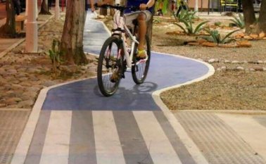 La ciudad solo tiene 9 kilómetros de vía para bicicletas dispersos y sin ningún tipo de interconexión. Archivo
