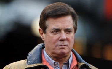 El abogado Paul Manafort y su socio Rick Gates fueron inculpados por 12 cargos por delitos cometidos mientras dirigía la campaña presidencial. AFP