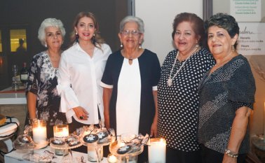 Nena Maldonado, Betty Parada, Chepita Montes, Cecilia de Uribe, Luz Cristina de Mora. Mario Franco