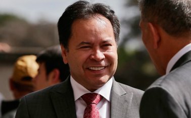 William Villamizar y Édgar Díaz hablaban este martes, antes de entrar a la audiencia. Colprensa