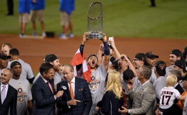Luego de 55 años del nacimiento de la franquicia, los Astros de Houston se coronaron campeones de la Serie Mundial de Béisbol. AFP