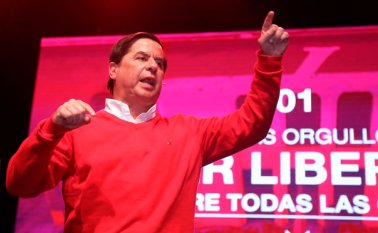 Juan Fernando Cristo señala al expresidente César Gaviria, jefe único del partido, de estar detrás de una campaña de desprestigio en su contra. Archivo