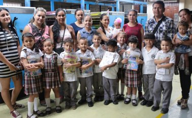 Estudiantes de Gremios Unidos. La Opinión