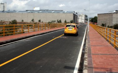 Recuperación de la calle 12 entre avenidas 4 y 6 Este del barrio La Riviera. Mario Caicedo