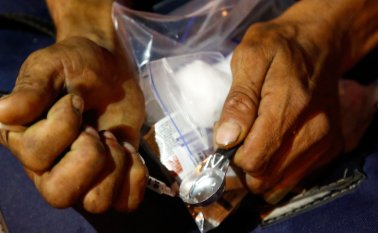 Consumidores de heroína en el Canal Bogotá de Cúcuta. Archivo La Opinión