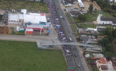 La vía Panamericana permanece cerrada por los graves hechos de violencia sucedidos en las últimas 24 horas. Colprensa