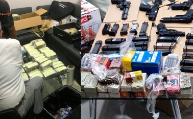 El dinero y las armas fueron encontradas en una bóveda, en una de las habitaciones de los inmuebles. Cortesía