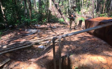 En las estructuras, los uniformados encontraron 22 tanques de almacenamiento de crudo. Ejército Nacional