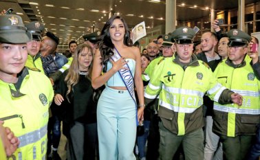 El viernes por la noche, Laura González voló de Cartagena a Bogotá con un buen número de maletas y sin adelantar mucho de lo que lucirá durante las próximas dos semanas. Colprensa