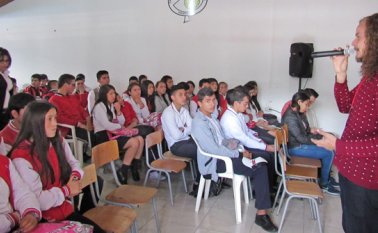 El músico Andrés Patiño, dirigió el conversatorio El ruido de la montaña. Roberto Ospino