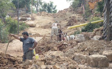 La legalización de predios beneficiará a otros 700 usuarios más, pero la alcaldía debe buscar recursos para subsidiarlos. Archivo