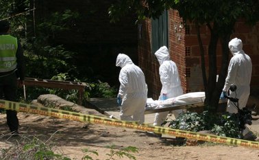 Los cadáveres aún no han sido identificados por su estado de descomposición. Archivo La Opinión