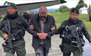 Avestruz fue detenido al registrarle una orden de captura nacional e internacional en su contra. Colprensa