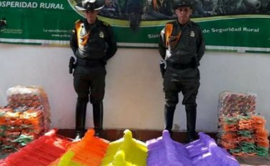 Este es el cargamento de ganchos y pinzas de ropa de contrabando incautado por la Policía Metropolitana de Cúcuta. Sin embargo, la oficina de prensa precisó que la información entregada omitió  los conductos regulares. Mecuc