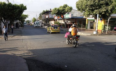 En el barrio Aeropuerto, algunos cabildantes han solicitado a la autoridad municipal habilitar más vías de acceso para la comunidad. Archivo La Opinión