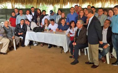 Desde hace varios meses, el jefe natural del Centro Democrático, Álvaro Uribe Vélez, intentó que las diferentes tendencias del partido en Norte de Santander se pusieran de acuerdo para la selección de sus candidatos, pero esto no ha sido posible. Archivo